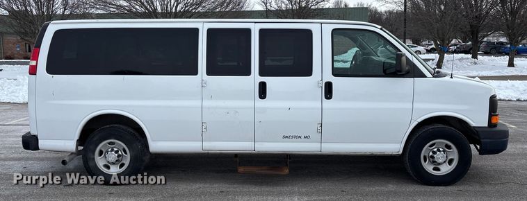 image for item DW7464 2016 Chevrolet Express 3500 van