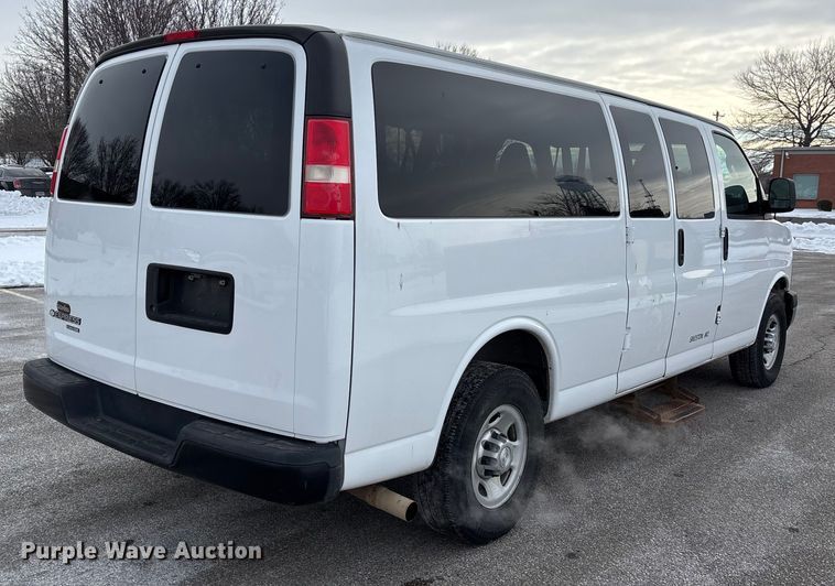 image for item DW7464 2016 Chevrolet Express 3500 van
