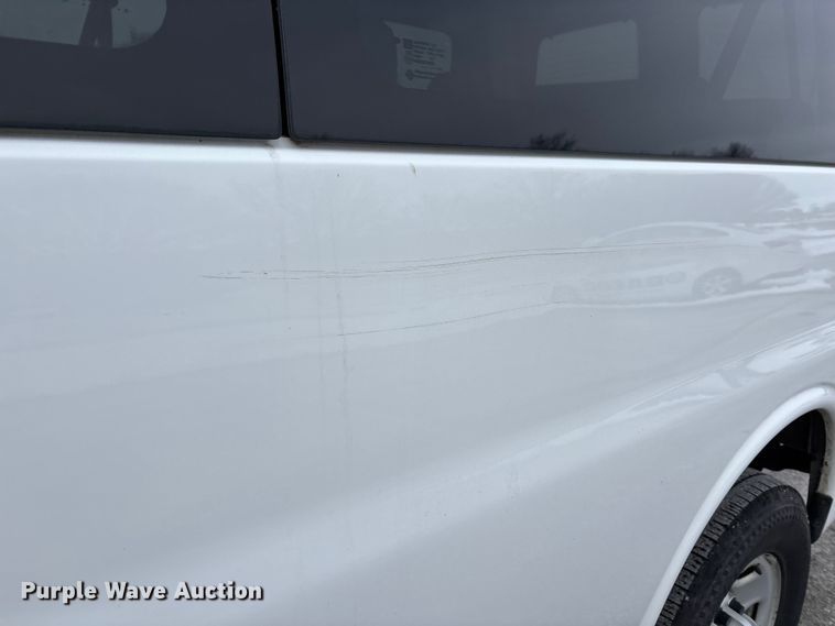 image for item DW7464 2016 Chevrolet Express 3500 van
