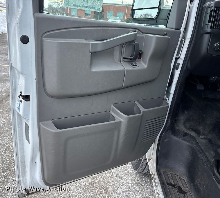 image for item DW7464 2016 Chevrolet Express 3500 van