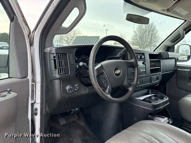 image for item DW7464 2016 Chevrolet Express 3500 van