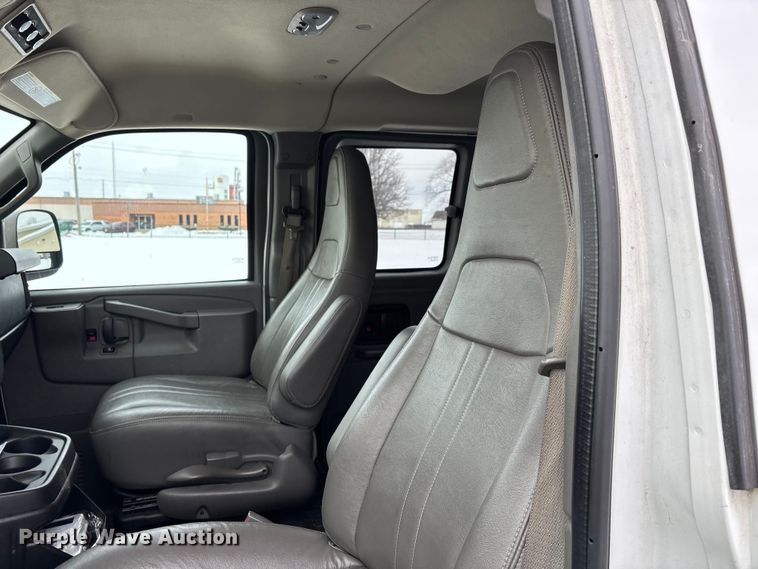image for item DW7464 2016 Chevrolet Express 3500 van