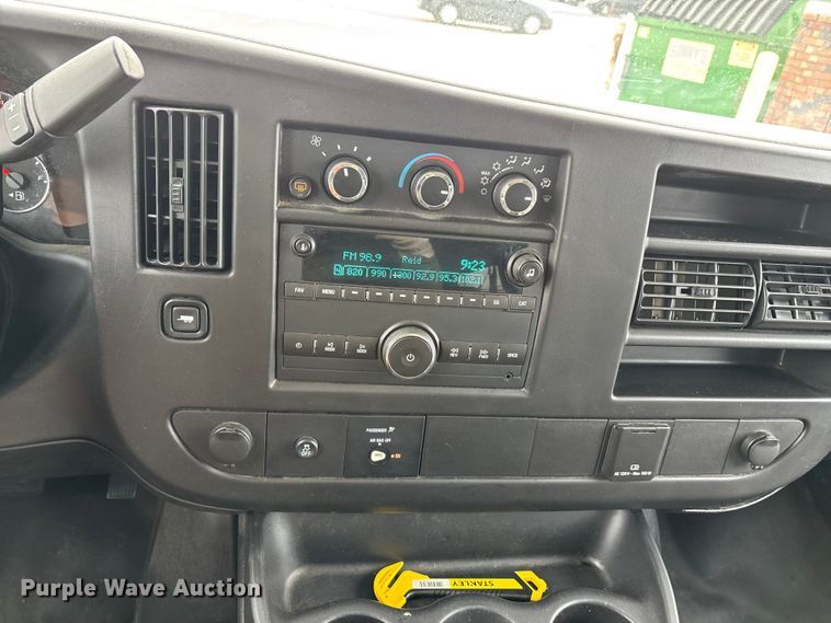 image for item DW7464 2016 Chevrolet Express 3500 van