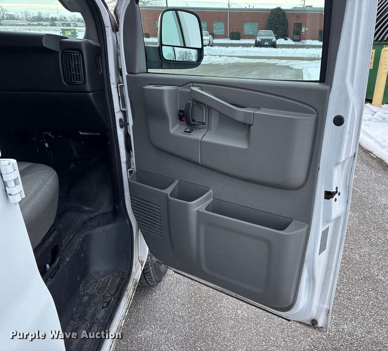 image for item DW7464 2016 Chevrolet Express 3500 van