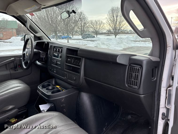 image for item DW7464 2016 Chevrolet Express 3500 van