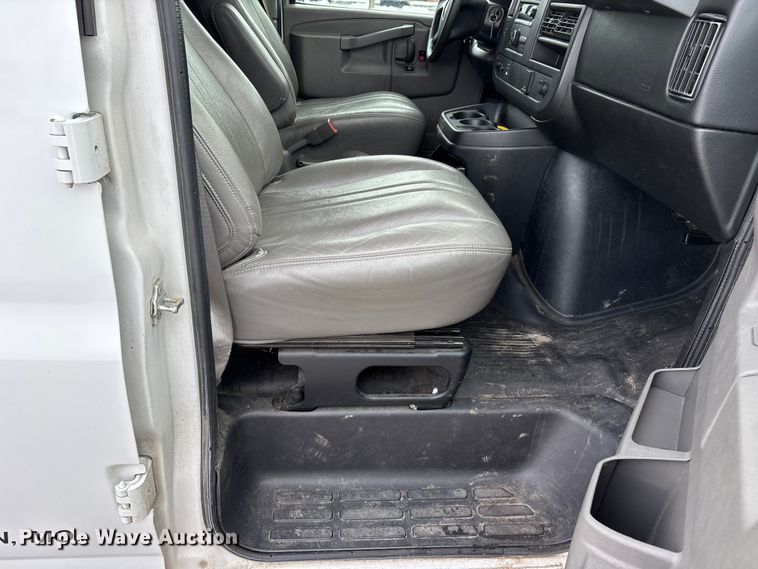 image for item DW7464 2016 Chevrolet Express 3500 van