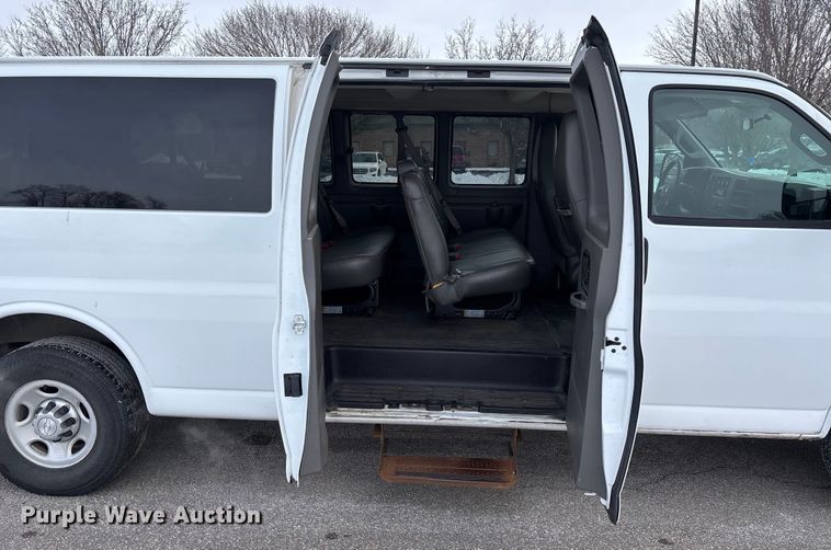 image for item DW7464 2016 Chevrolet Express 3500 van