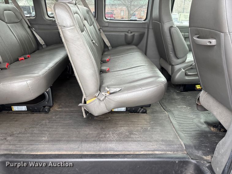 image for item DW7464 2016 Chevrolet Express 3500 van