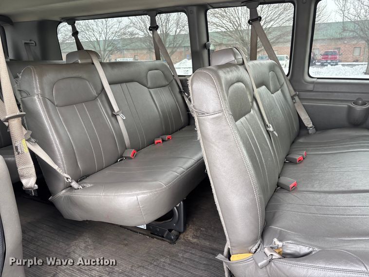 image for item DW7464 2016 Chevrolet Express 3500 van