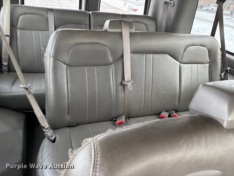 image for item DW7464 2016 Chevrolet Express 3500 van