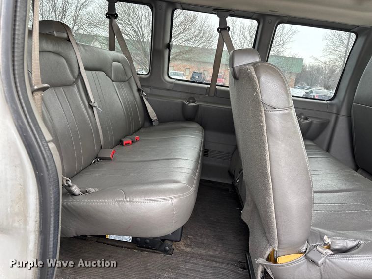 image for item DW7464 2016 Chevrolet Express 3500 van