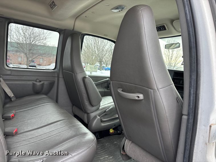 image for item DW7464 2016 Chevrolet Express 3500 van