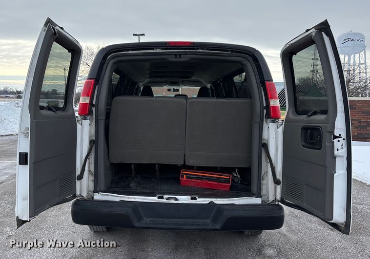 image for item DW7464 2016 Chevrolet Express 3500 van