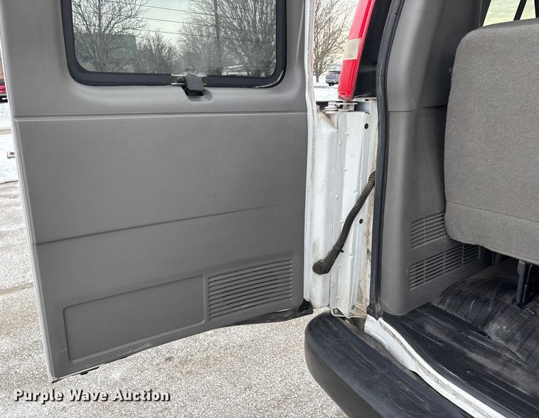 image for item DW7464 2016 Chevrolet Express 3500 van