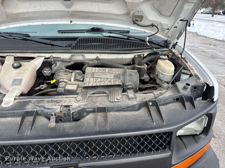 image for item DW7464 2016 Chevrolet Express 3500 van