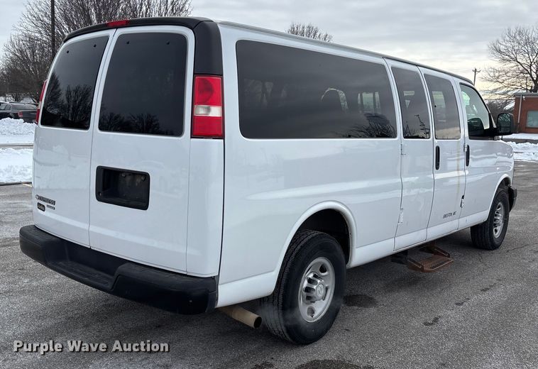 image for item DW7465 2016 Chevrolet Express 3500 van