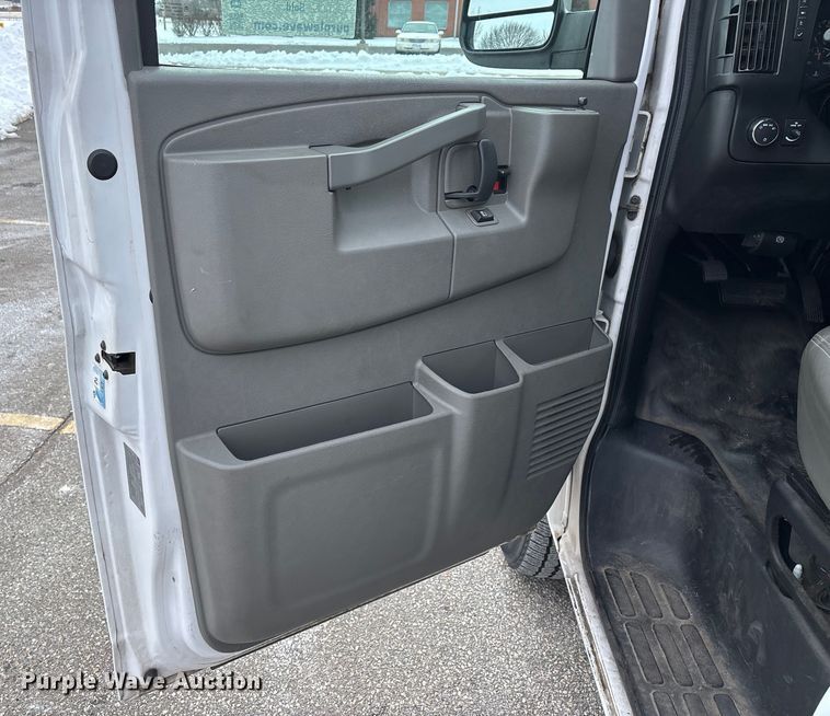 image for item DW7465 2016 Chevrolet Express 3500 van