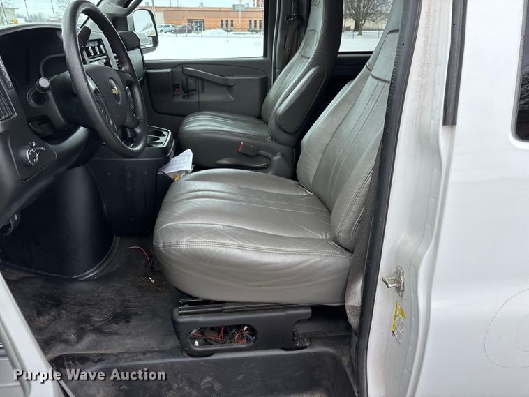image for item DW7465 2016 Chevrolet Express 3500 van