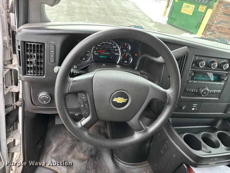 image for item DW7465 2016 Chevrolet Express 3500 van