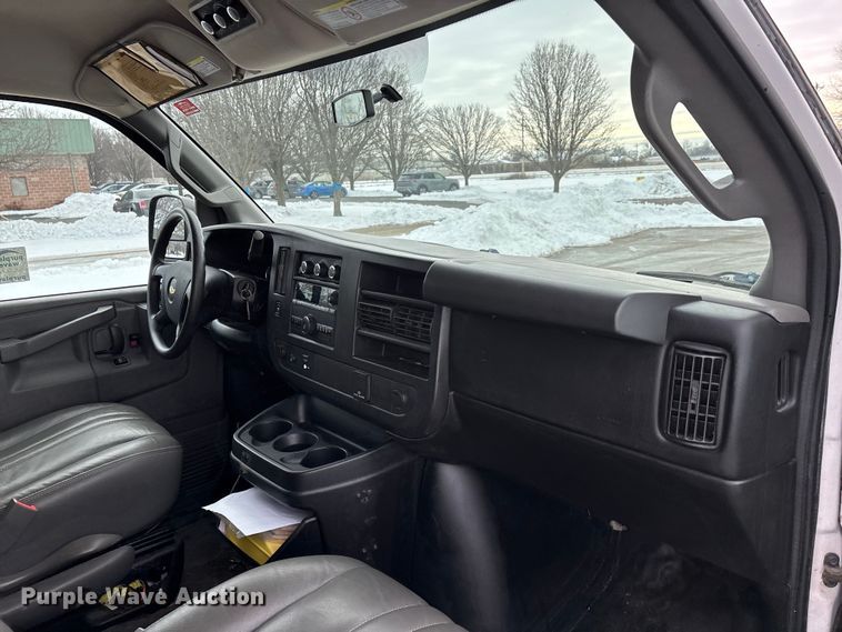 image for item DW7465 2016 Chevrolet Express 3500 van