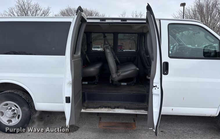 image for item DW7465 2016 Chevrolet Express 3500 van
