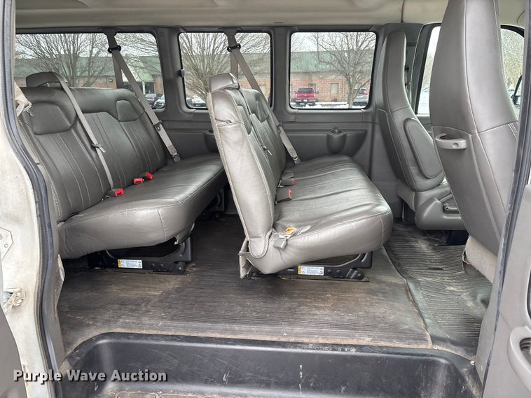 image for item DW7465 2016 Chevrolet Express 3500 van