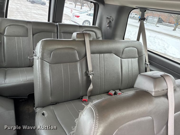 image for item DW7465 2016 Chevrolet Express 3500 van