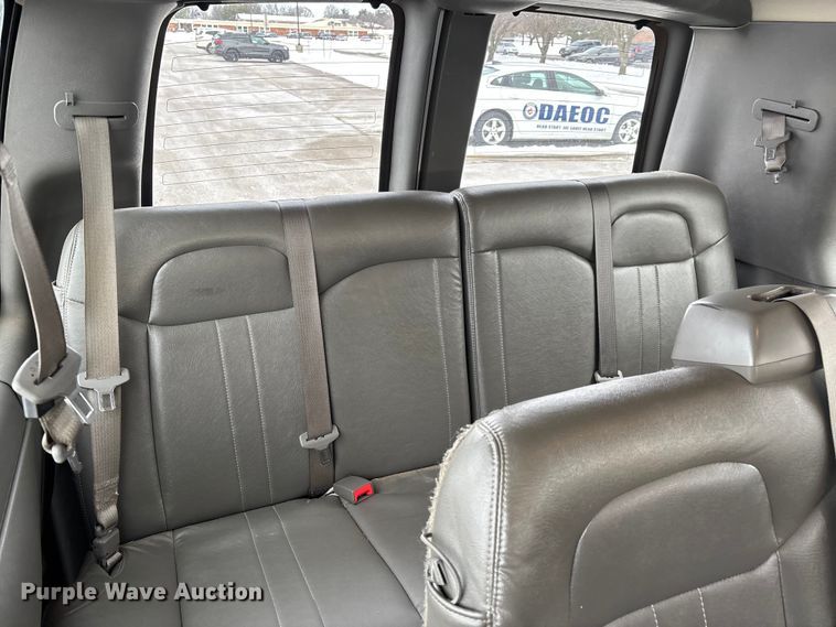 image for item DW7465 2016 Chevrolet Express 3500 van