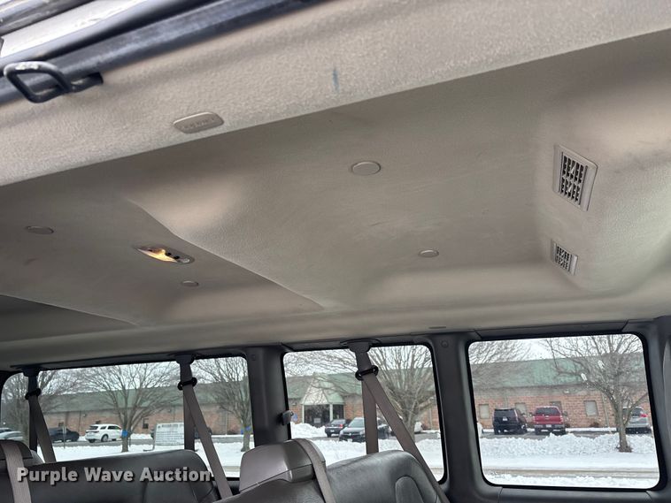 image for item DW7465 2016 Chevrolet Express 3500 van