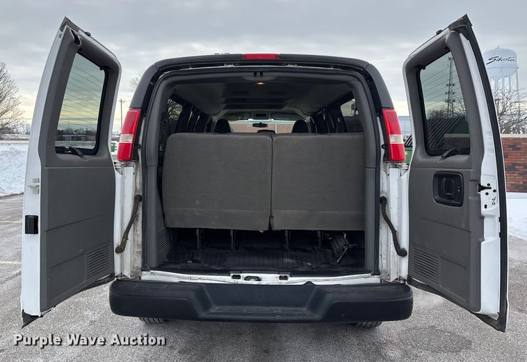 image for item DW7465 2016 Chevrolet Express 3500 van