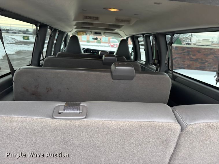 image for item DW7465 2016 Chevrolet Express 3500 van