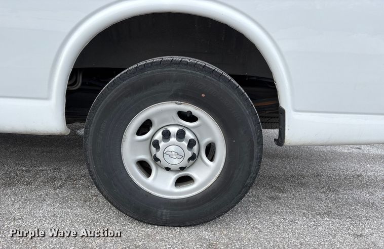 image for item DW7465 2016 Chevrolet Express 3500 van