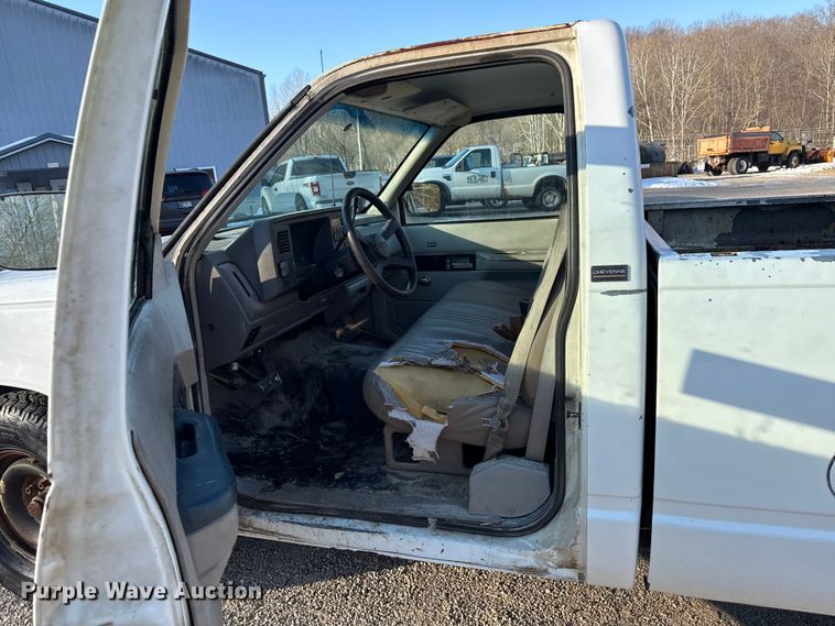 image for item DW7495 1993 Chevrolet Cheyenne 2500 pickup truck