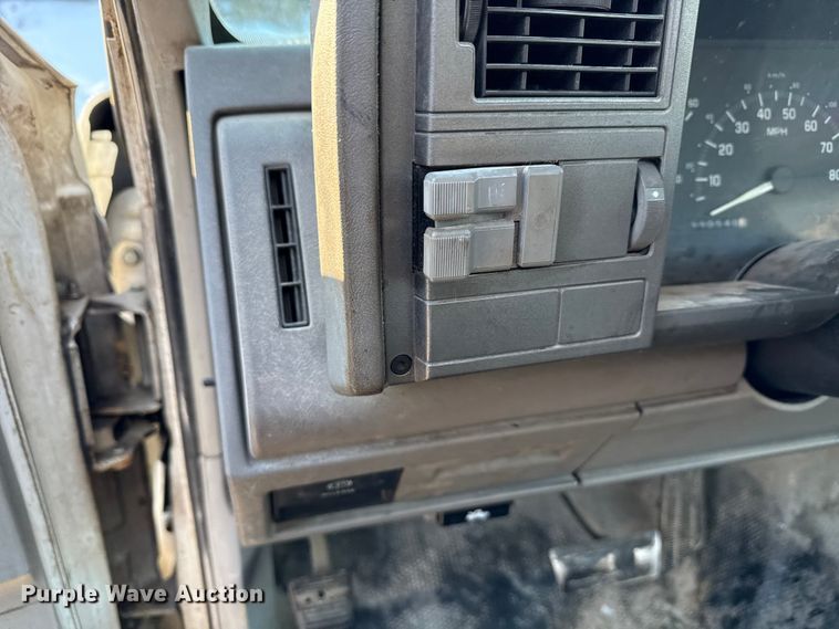 image for item DW7495 1993 Chevrolet Cheyenne 2500 pickup truck