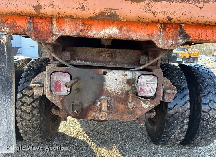 image for item DW7497 2001 GMC C8500 dump truck