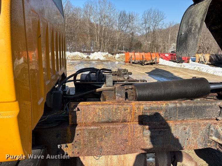 image for item DW7497 2001 GMC C8500 dump truck