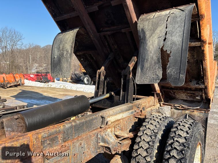 image for item DW7497 2001 GMC C8500 dump truck