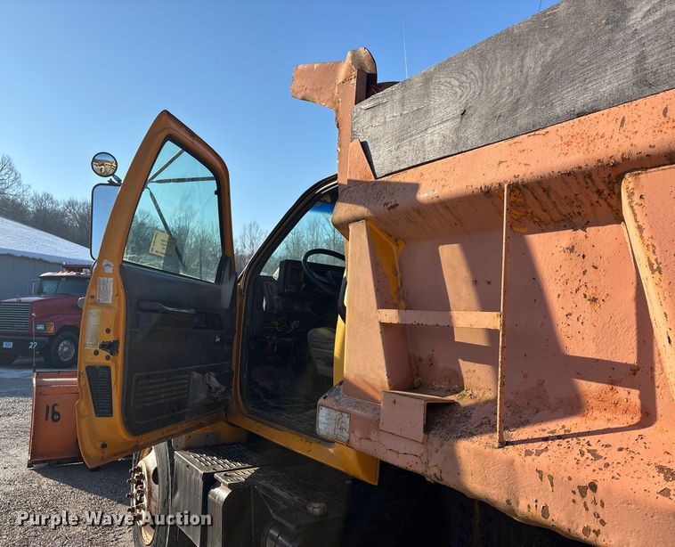 image for item DW7497 2001 GMC C8500 dump truck