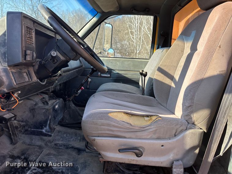 image for item DW7497 2001 GMC C8500 dump truck