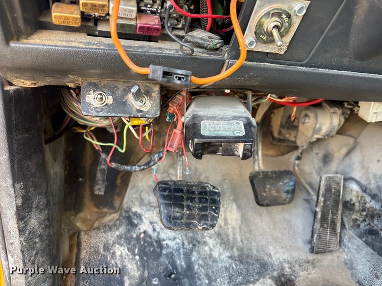 image for item DW7497 2001 GMC C8500 dump truck