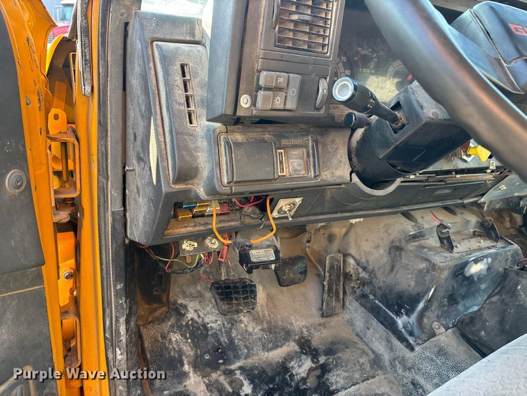 image for item DW7497 2001 GMC C8500 dump truck