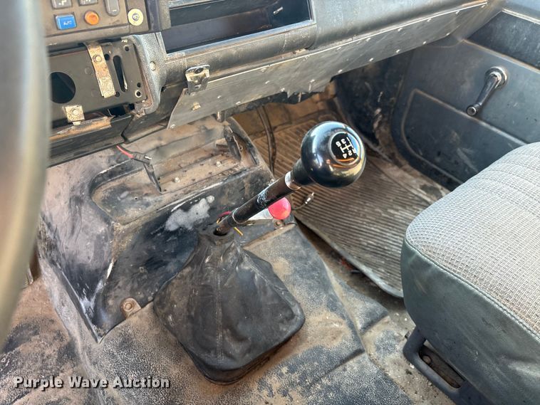 image for item DW7497 2001 GMC C8500 dump truck