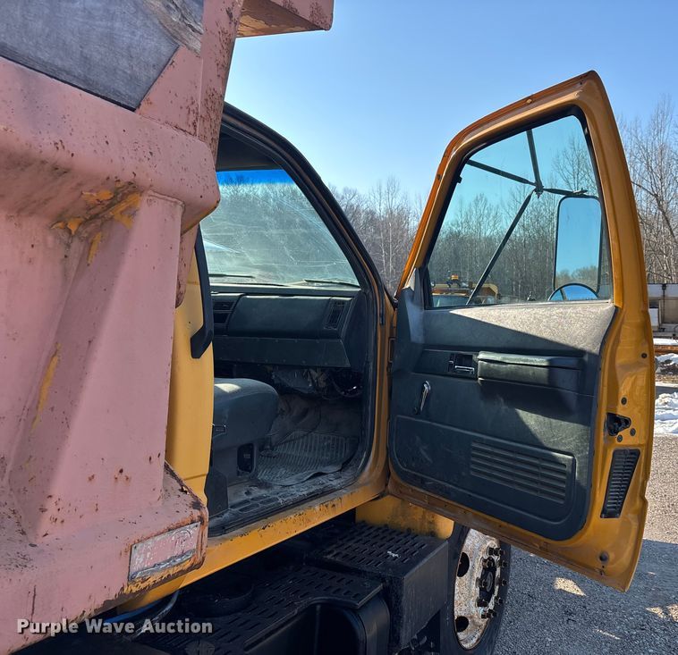 image for item DW7497 2001 GMC C8500 dump truck