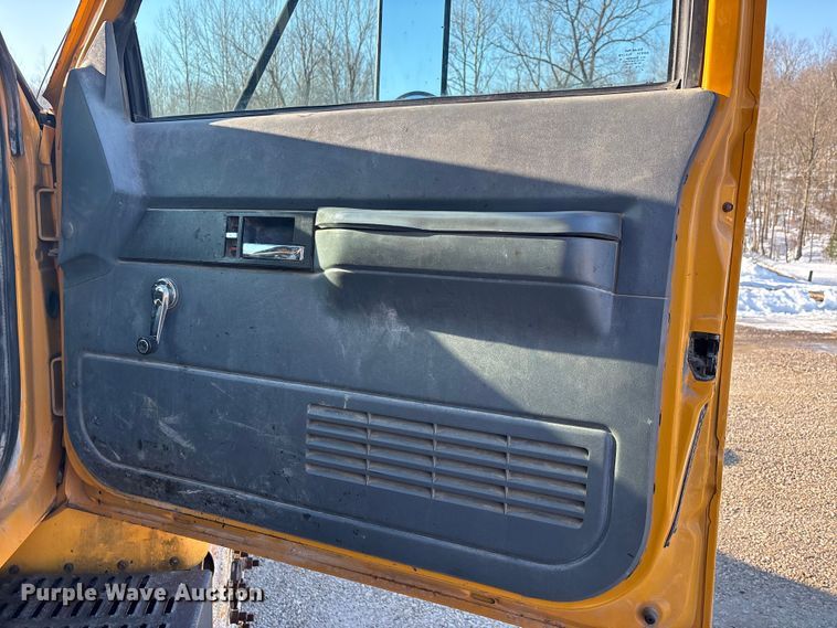 image for item DW7497 2001 GMC C8500 dump truck