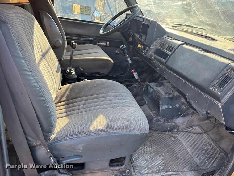 image for item DW7497 2001 GMC C8500 dump truck