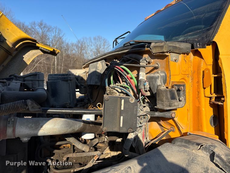 image for item DW7497 2001 GMC C8500 dump truck