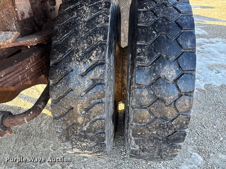 image for item DW7497 2001 GMC C8500 dump truck