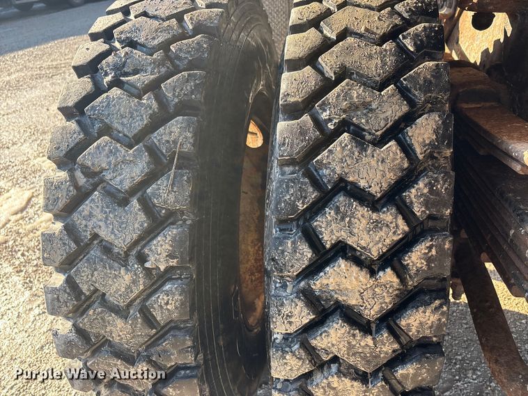 image for item DW7497 2001 GMC C8500 dump truck