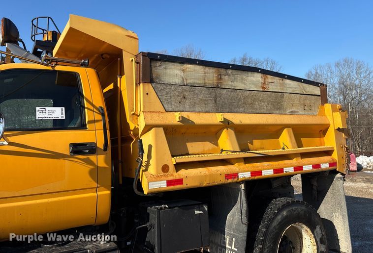 image for item DW7498 2002 GMC C8500 dump truck