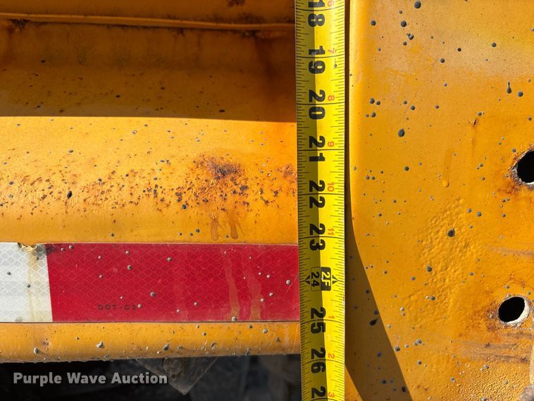 image for item DW7498 2002 GMC C8500 dump truck